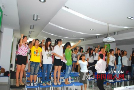 卓娅佳人“秋冬会战 闪耀2013”全国店长特训营深圳站顺利召开