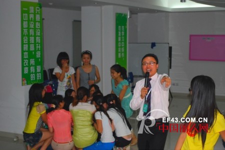 卓娅佳人“秋冬会战 闪耀2013”全国店长特训营深圳站顺利召开