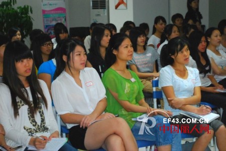 卓娅佳人“秋冬会战 闪耀2013”全国店长特训营深圳站顺利召开