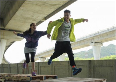 香港名人周柏豪吴雨霏演绎adidas 2012秋冬系列服饰