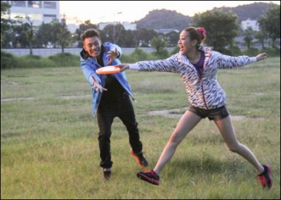 香港名人周柏豪吴雨霏演绎adidas 2012秋冬系列服饰