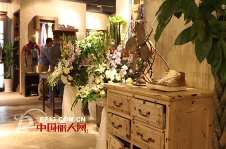 时尚男装品牌INTREX宁波开明街旗舰店盛大开业