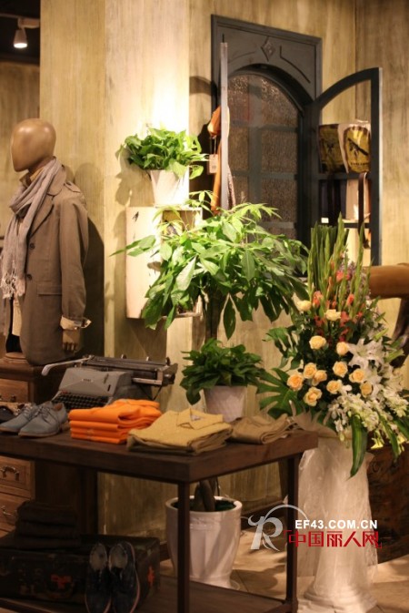 时尚男装品牌INTREX宁波开明街旗舰店盛大开业