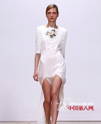 伦敦时装周婚纱怪趣灵感秀