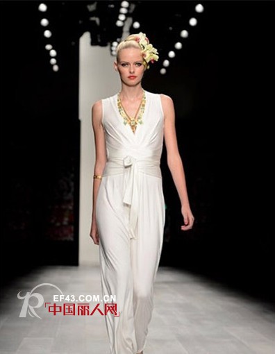 伦敦时装周婚纱怪趣灵感秀