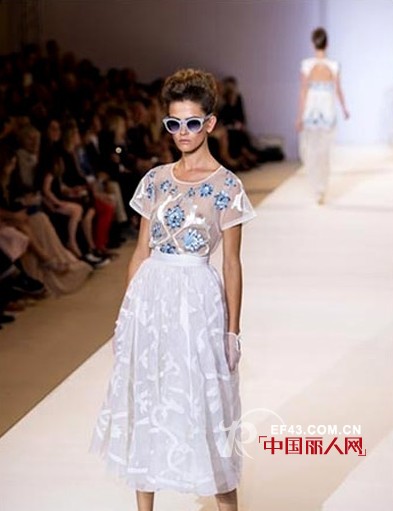 伦敦时装周婚纱怪趣灵感秀