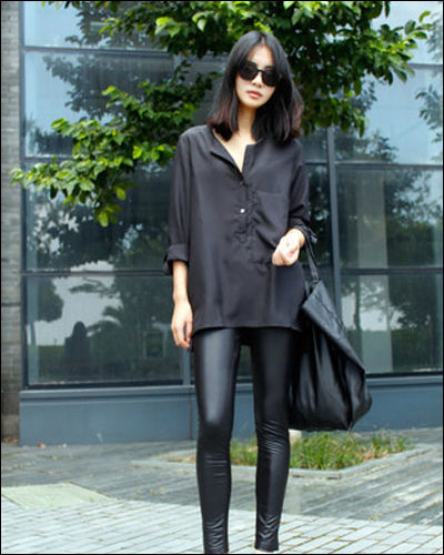 时尚打底裤演绎流浪气质