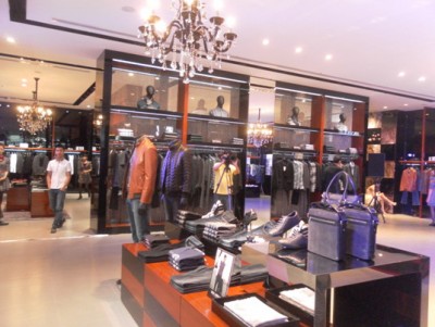 国际品牌VJC男装的中国首家会所店深圳天安数码城内盛装开业