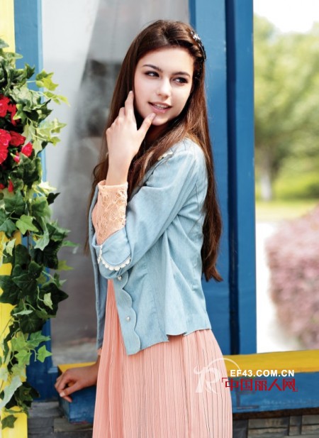 非常物语女装 旅途故事中的女主角