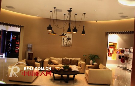 凯诗芬全国最大的内衣专卖店--------衢州300平方专卖店开业