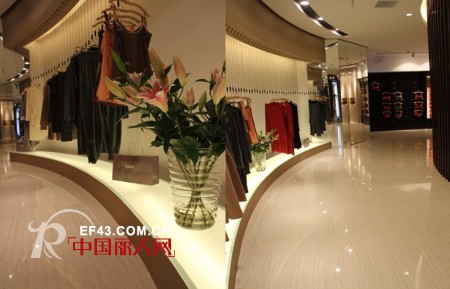 凯诗芬全国最大的内衣专卖店--------衢州300平方专卖店开业