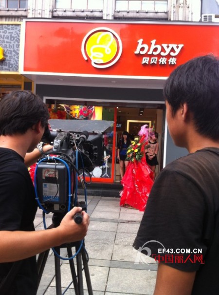 贝贝依依童装入镜浙江省公安厅大型电视连续剧