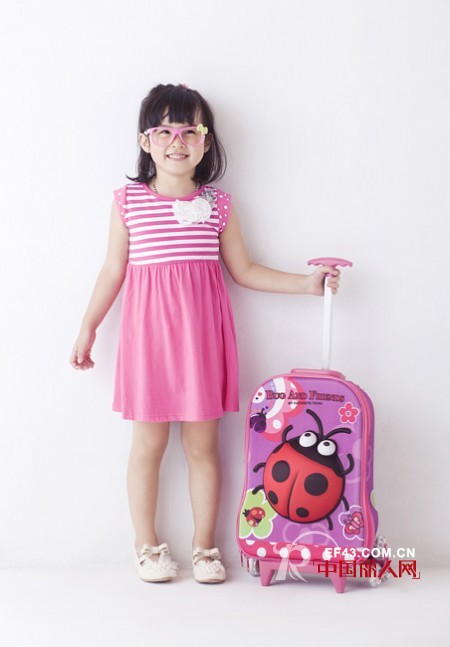 卡啦班尼童装紧跟时尚潮流  打造国际强势童装品牌