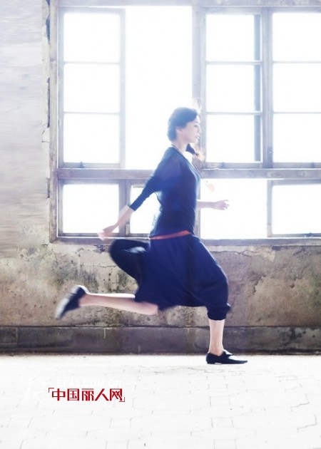 ESBACK女装  时尚的白领,优雅自信