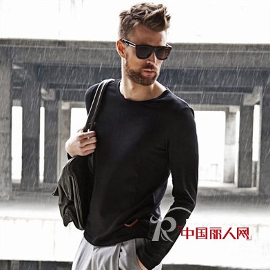 早秋时节  看潮男出街搭配