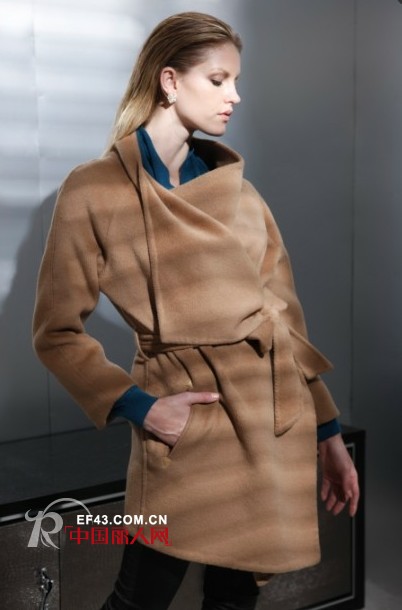 斯贤女装2012秋冬 卡其色里的低调奢华