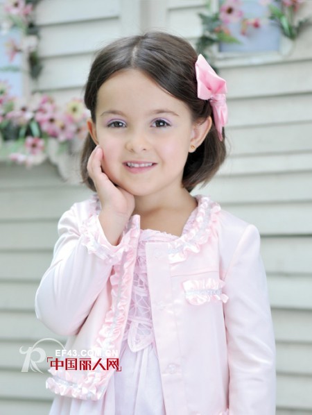 爱朵儿童装  让每个女孩成为天使般的完美女孩