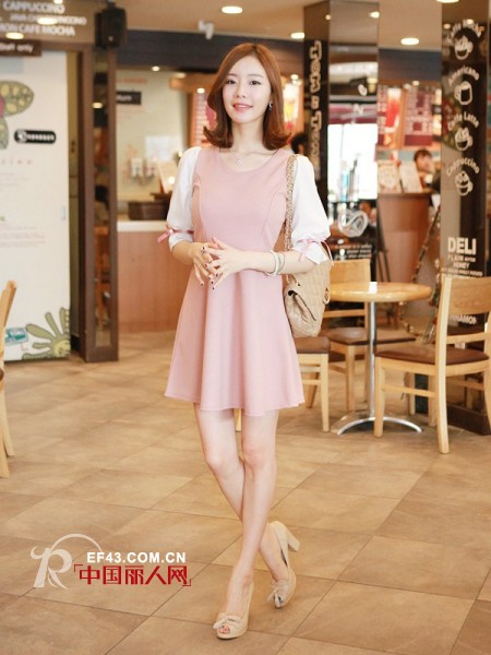 流行修身连衣裙  显露性感的味道