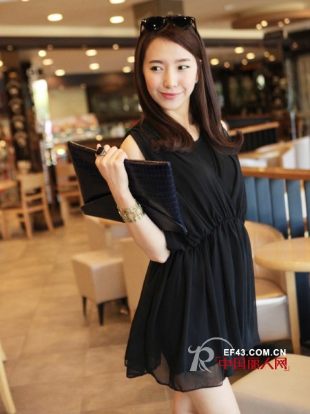 流行修身连衣裙  显露性感的味道