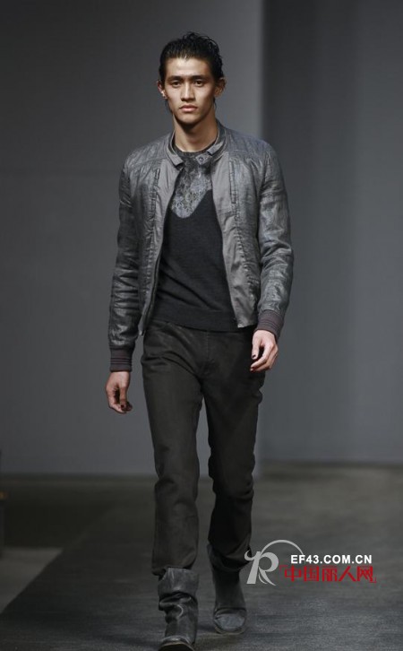 速写男装2013冬款 简洁大气风亮相冬季街头
