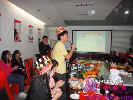 康璐妮内衣举办公司员工生日会