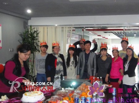 康璐妮内衣举办公司员工生日会