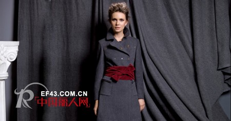 蓝地优雅时装  成熟中散发着青春魅力