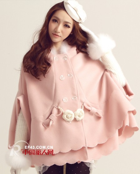 大衣搭配穿出超模比例  寒冬街头优雅又时尚