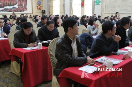 抱团聚力,转型升级,烟台服装业在逆境中持续发展——烟台服装协会三届五次常务理事会扩大会议隆重召开