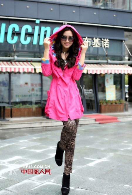 兰萱秀格时尚女装 荧光色系大衣闪耀街头