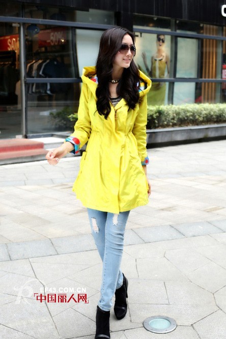 兰萱秀格时尚女装 荧光色系大衣闪耀街头