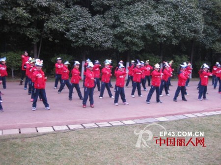 卓维乐童装展现儿童运动正能量 支持云南昆明明通小学运动会