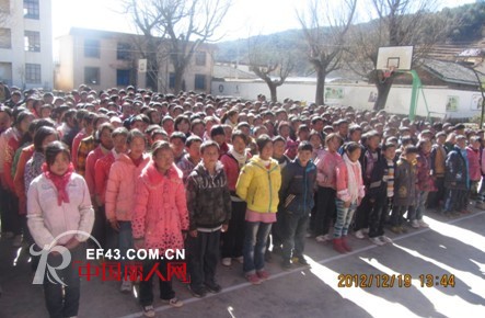 雪中飞“爱心羽绒”,温暖整个冬季