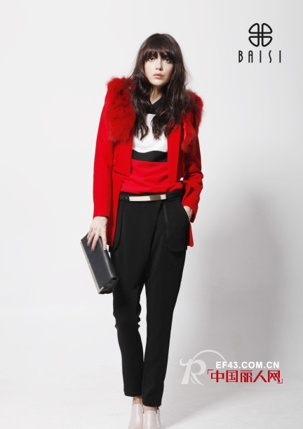 百丝品牌女装:新年季来件性感红,为都市寒冬带来暖意