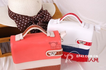 miss pucca延续对经典的致敬  让公文包不再低调