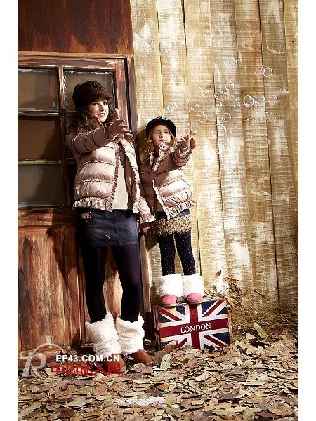 上流家族亲子装12秋冬新款 表现对亲情的渴望与梦想