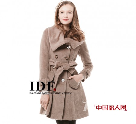 依迪菲时尚呢大衣  新年“衣”始再出发