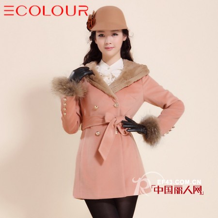 三彩冬季毛呢装 演绎日不落的甜美Style