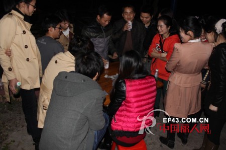 缤蔓女装快乐在行动 举办全体员工户外烧烤活动