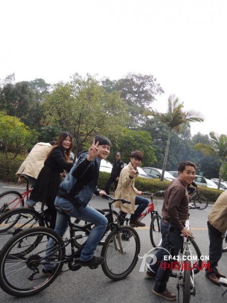 缤蔓女装快乐在行动 举办全体员工户外烧烤活动