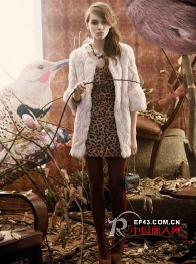 Showy&Co.秀亦女装无时无刻不散发引人瞩目的女人味