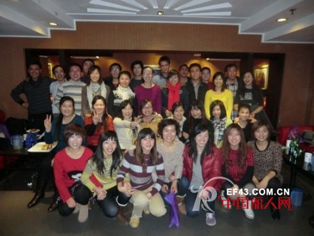 以比赞服饰全体员工祝愿大家新年快乐,万事如意