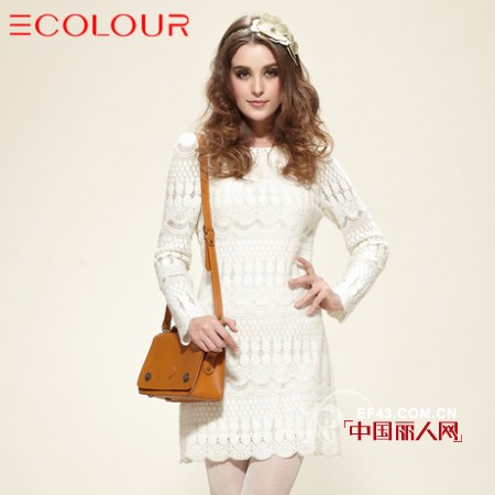 三彩女装 冬日裙装让你散发名媛复古味