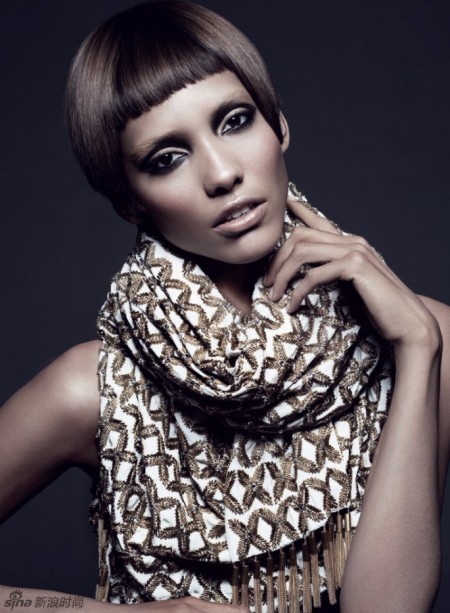 女神驾到,名模宽衣解带半裸写真.