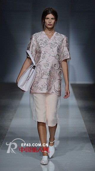 宝姿PORTS2013春季新品置身于古典艺术殿堂
