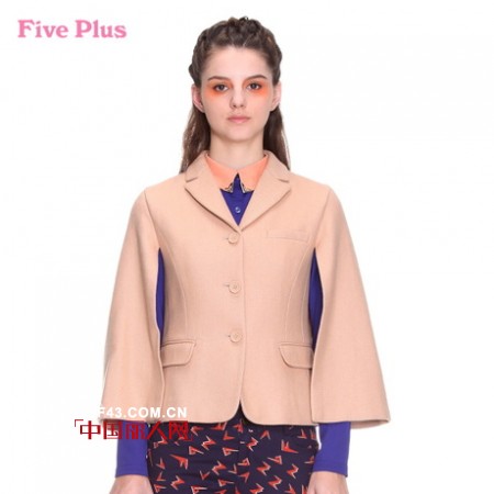 Five Plus潮流女装 时尚斗篷魅力出街展现摩登风采