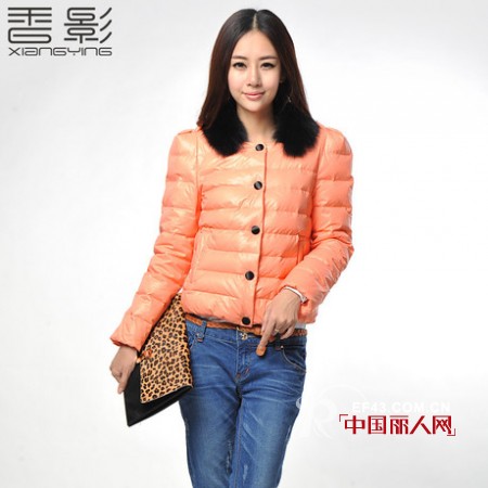 粉色羽绒服穿出不同Style 香影女装教你这样搭