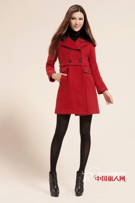 三彩红色毛呢装 新年穿出好运气