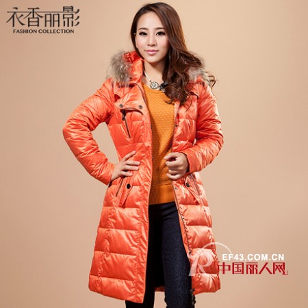 衣香丽影女装 橙色羽绒服灵动冬季街头