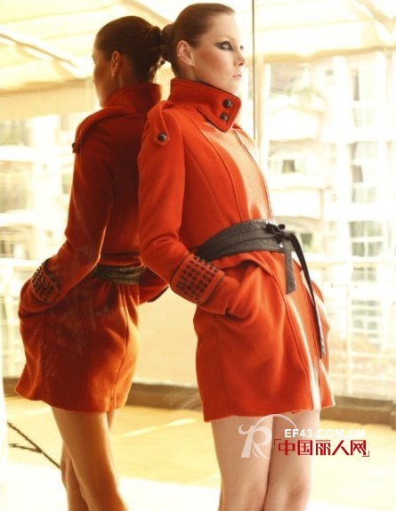 冬日动人首选  弗卡优雅毛呢外套